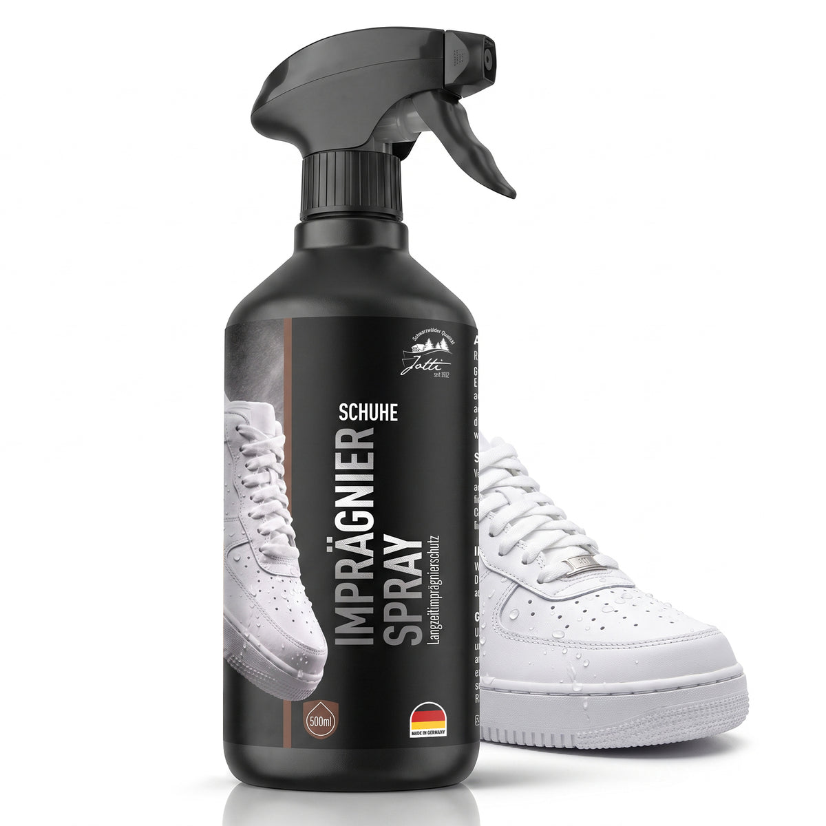 Jotti Imprägnierspray 500 ml Variante Schuhe neben weißen Sneakern